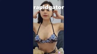 Bintang cantik remes toket