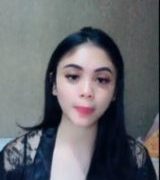 Kylie belahan dada mulus nih