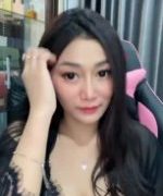 Reva belahan dada montok bening