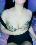 Cherry pamer belahan dada Mango Live