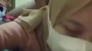 Cewek Jilbab Doggy lagi Tiduran