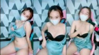Indy Cantik Elus-elusin Selangkangan
