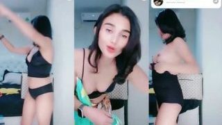 Kakak Floo Telanjang Dada Room Lock Host Baru Doi