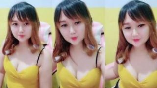 Kenalin Host Baru Kakak Cantik Ebot Goyang Tipis-tipis